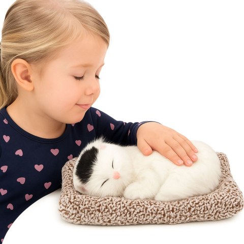 Śpiący Biały Kot Na Poduszce Figurka z Futerkiem Torba Dźwięki